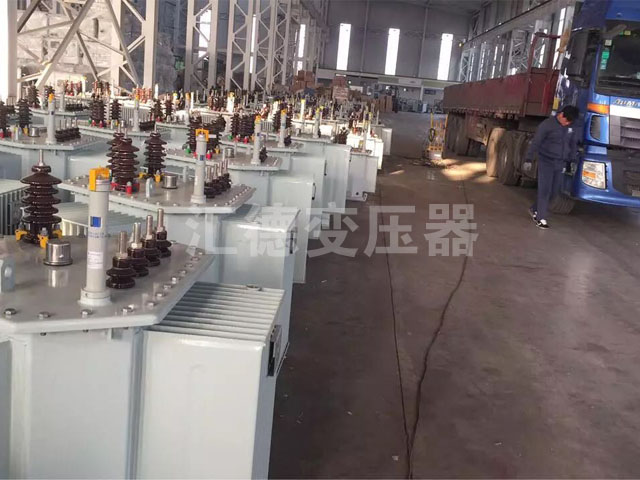 绥化准备装车的变压器